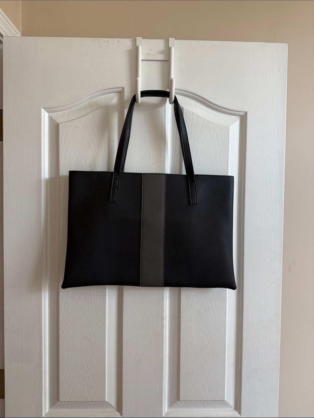 🌸Vince Camuto: Black Tote with Gray Center Panel